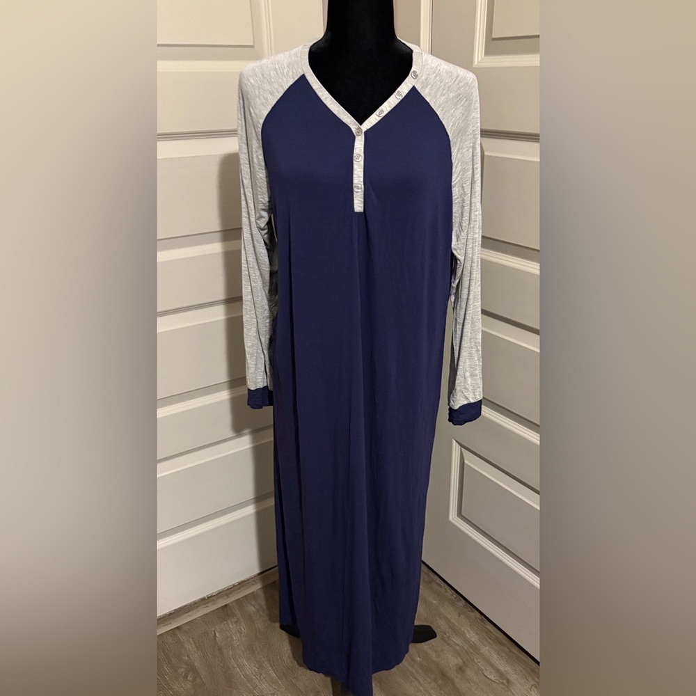 Long Dolman Sleeve Navy and Gray Henley Nightshirt by Ekouaer Size Large